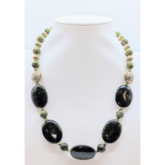 Marked BB 925 Sterling Nephrite Stone Peridot Silver Bead Hook Clasp Necklace - Picture 8 of 9